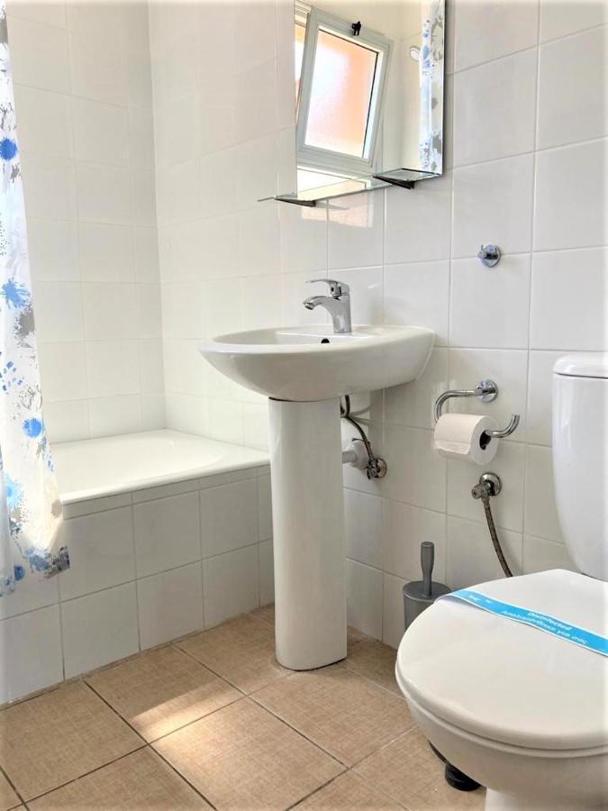 Ariadne Apartments Paphos ภายนอก รูปภาพ
