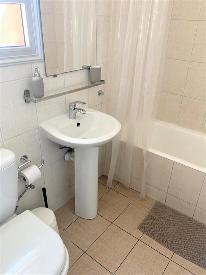 Ariadne Apartments Paphos ภายนอก รูปภาพ
