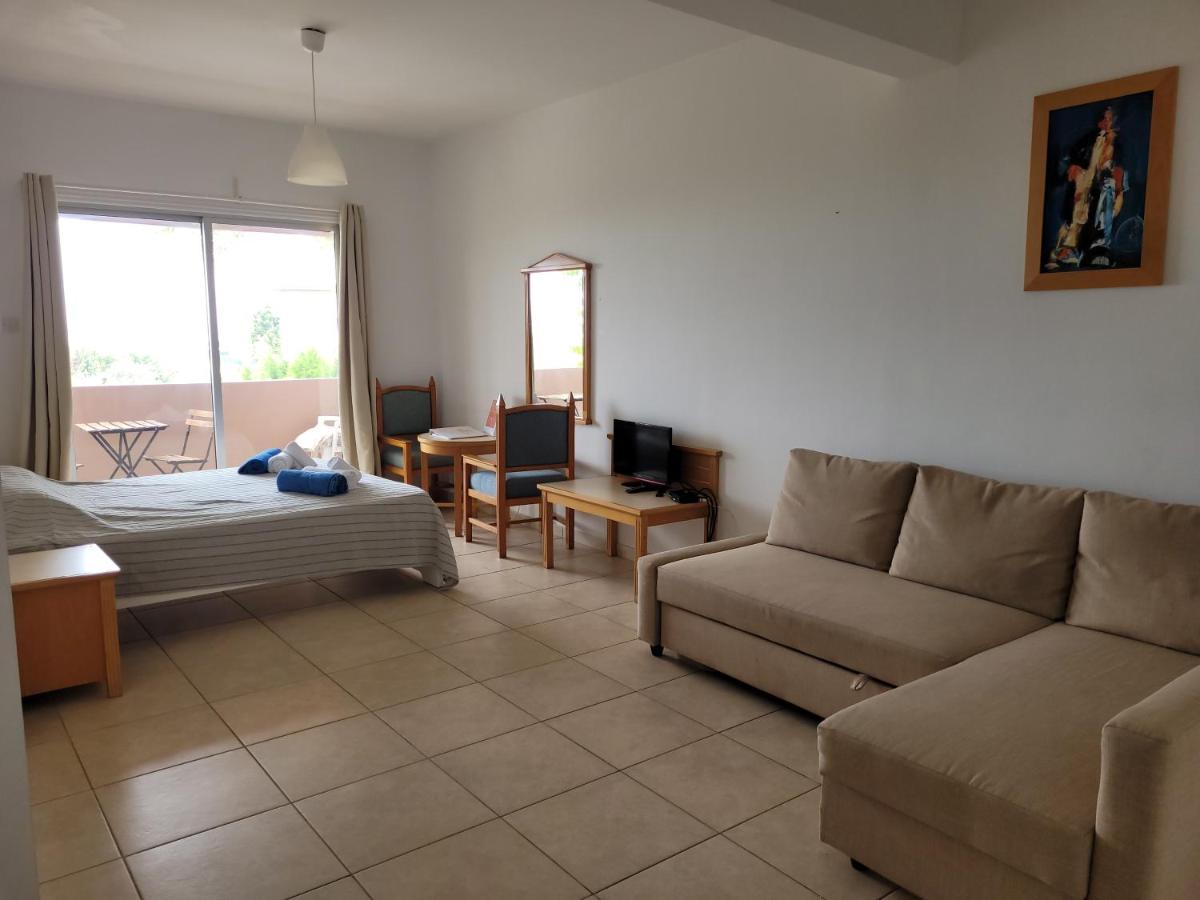 Ariadne Apartments Paphos ภายนอก รูปภาพ