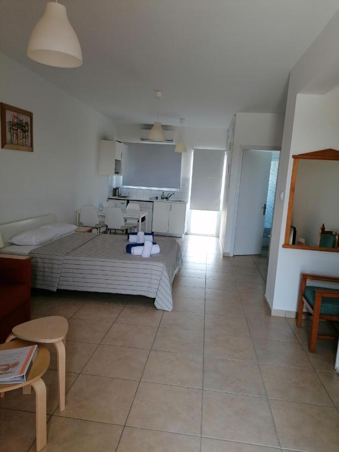 Ariadne Apartments Paphos ภายนอก รูปภาพ
