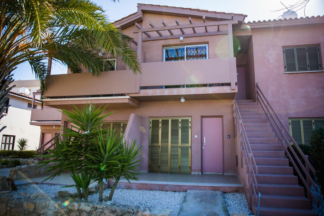 Ariadne Apartments Paphos ภายนอก รูปภาพ