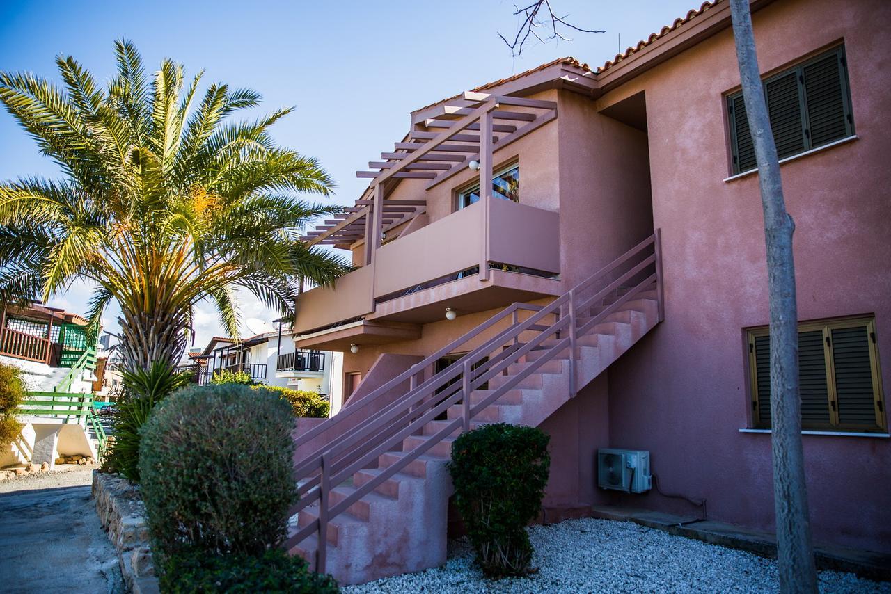Ariadne Apartments Paphos ภายนอก รูปภาพ